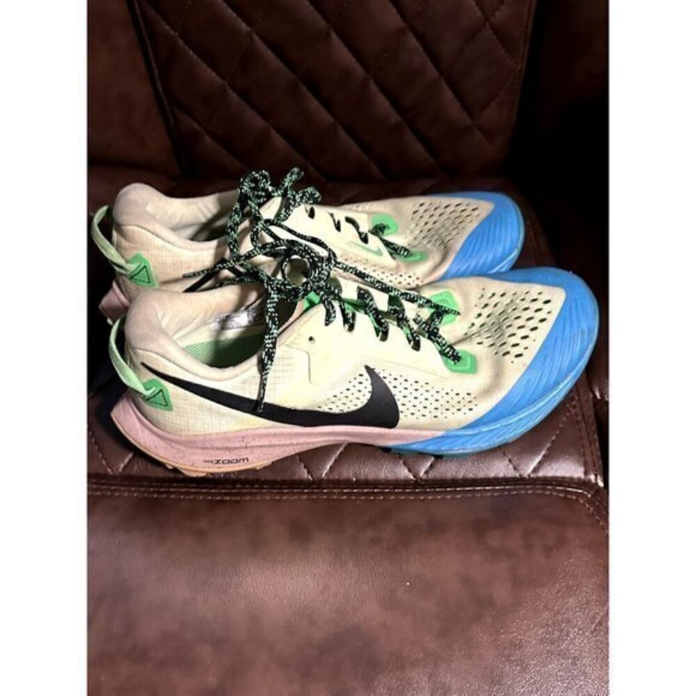 NIKE AIR ZOOM TERRA KIGER LADIES RUNNING SHOE SZ (8.5) GOOD CONDITION GENTLY WOR